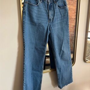 Abercrombie 90’s High Rise Relaxed Jean - Curve Love